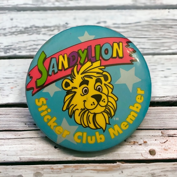Vintage Sandylion Sticker Club Member Button Pin 90s - Picture 1 of 3